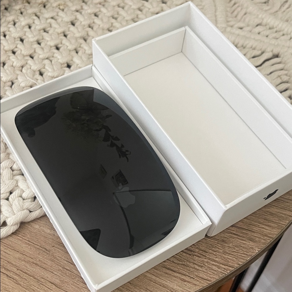 NEW & UNUSED Apple Magic Mouse - White and Gray - Picture 2 of 4